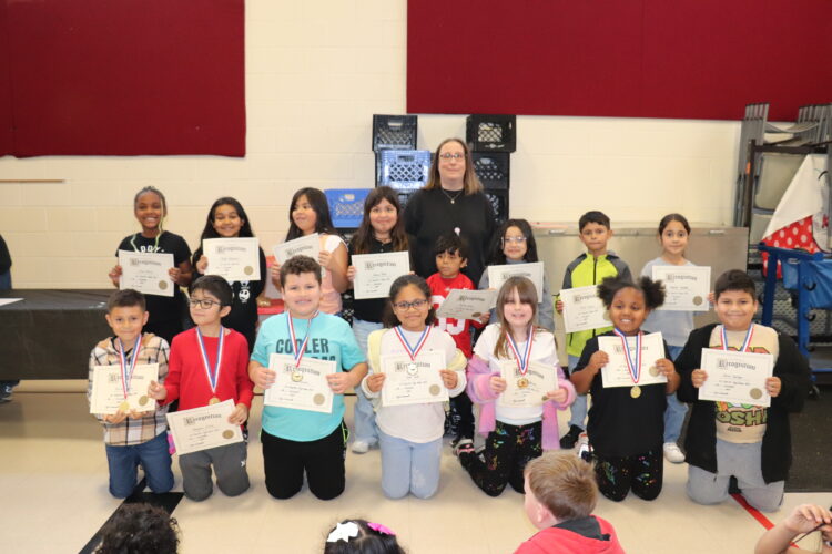 Ms. Wisnewski and her 4th grade Honor Roll students