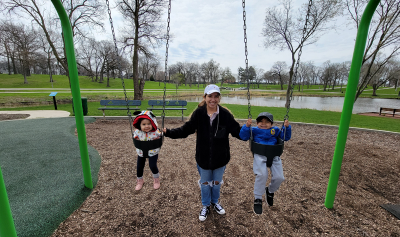 Jumpstart parent with her kids at Mastadon Park